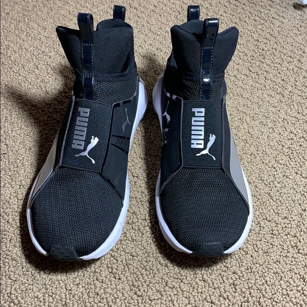 Puma pull on ankle height shoes